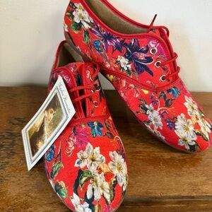 Hopeless Romantic Floral Lace-Up Shoes Red Canvas Size 10 — Victorian Trading Co